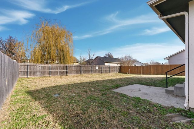 752 E Greenwood Ct, Haysville, KS 67060