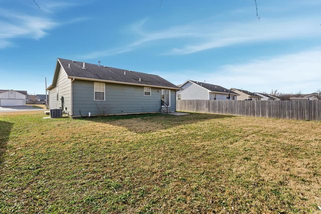752 E Greenwood Ct, Haysville, KS 67060