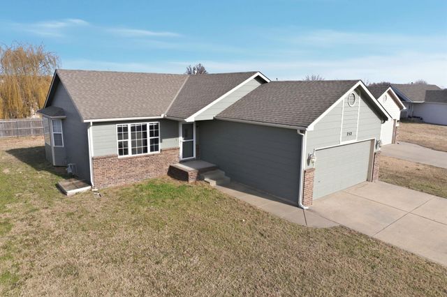 752 E Greenwood Ct, Haysville, KS 67060