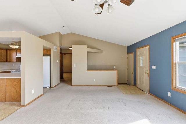 752 E Greenwood Ct, Haysville, KS 67060