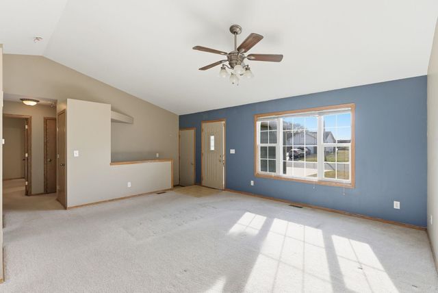 752 E Greenwood Ct, Haysville, KS 67060