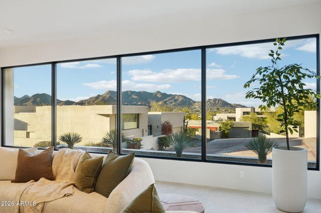 5761 N ECHO CANYON Circle, Phoenix, AZ 85018