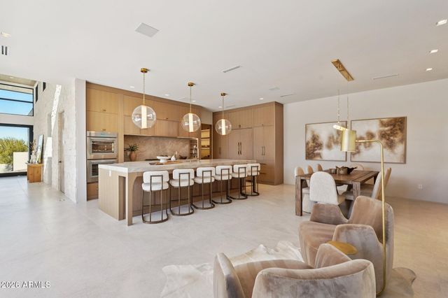 5761 N ECHO CANYON Circle, Phoenix, AZ 85018