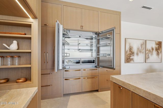 5761 N ECHO CANYON Circle, Phoenix, AZ 85018