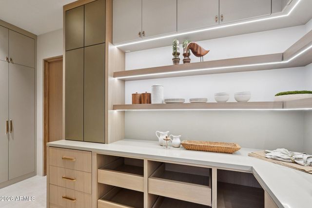 5761 N ECHO CANYON Circle, Phoenix, AZ 85018