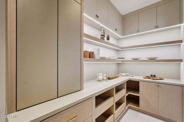 5761 N ECHO CANYON Circle, Phoenix, AZ 85018