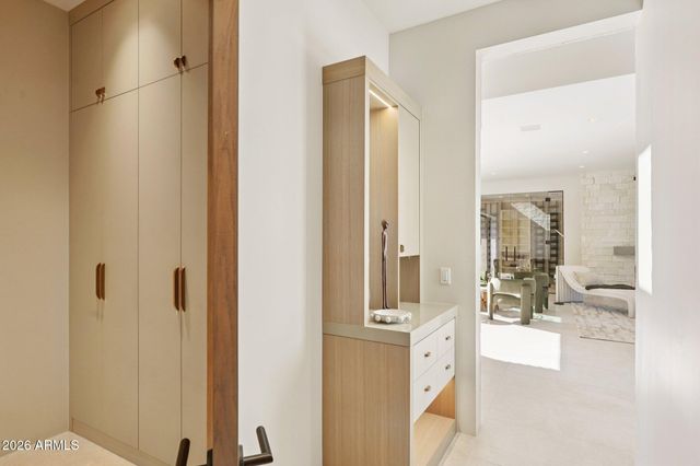 5761 N ECHO CANYON Circle, Phoenix, AZ 85018