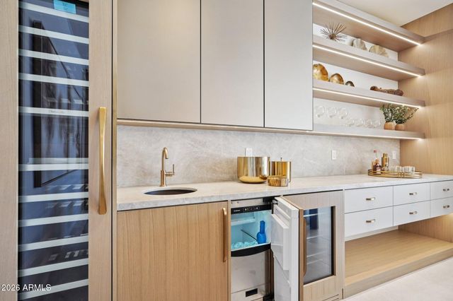 5761 N ECHO CANYON Circle, Phoenix, AZ 85018