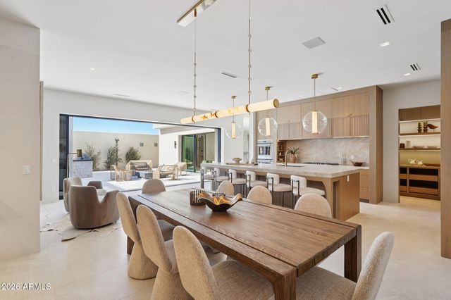 5761 N ECHO CANYON Circle, Phoenix, AZ 85018