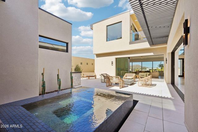 5761 N ECHO CANYON Circle, Phoenix, AZ 85018