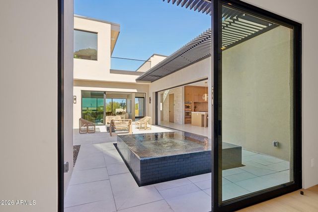 5761 N ECHO CANYON Circle, Phoenix, AZ 85018