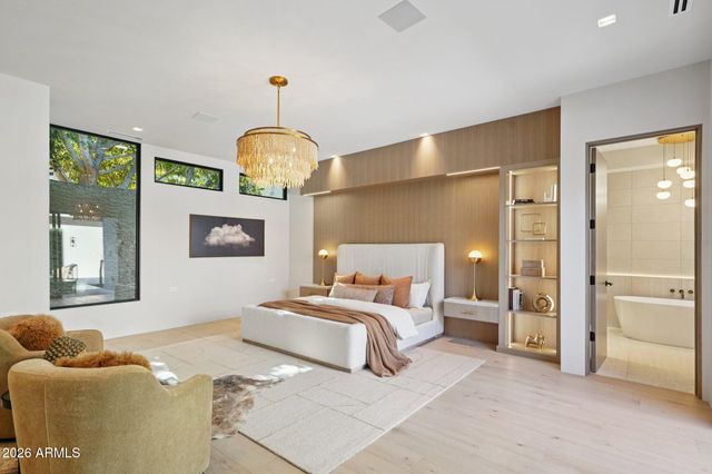 5761 N ECHO CANYON Circle, Phoenix, AZ 85018