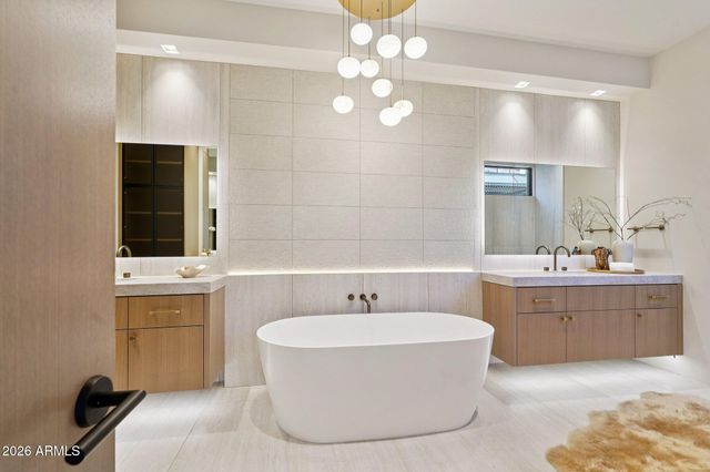 5761 N ECHO CANYON Circle, Phoenix, AZ 85018