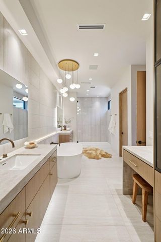 5761 N ECHO CANYON Circle, Phoenix, AZ 85018