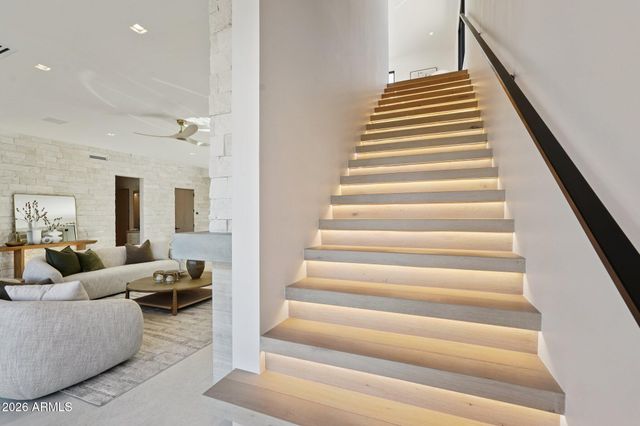 5761 N ECHO CANYON Circle, Phoenix, AZ 85018