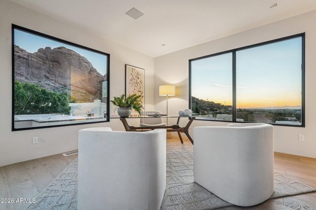 5761 N ECHO CANYON Circle, Phoenix, AZ 85018