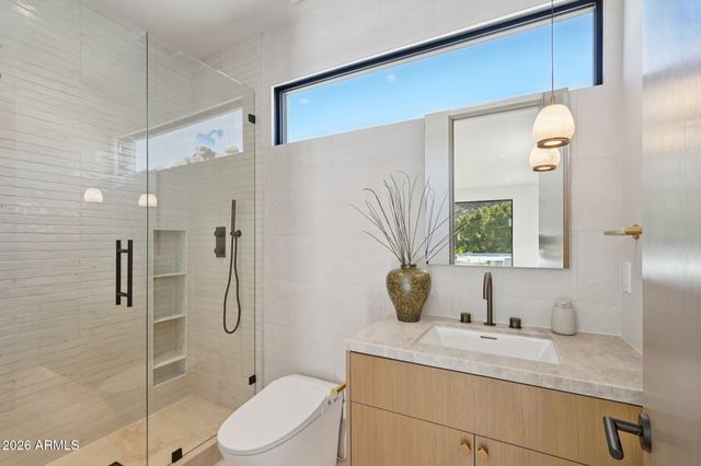 5761 N ECHO CANYON Circle, Phoenix, AZ 85018