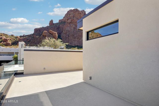 5761 N ECHO CANYON Circle, Phoenix, AZ 85018