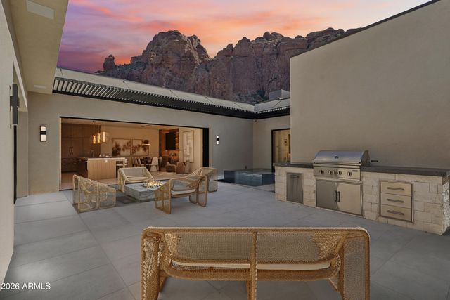 5761 N ECHO CANYON Circle, Phoenix, AZ 85018