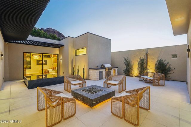 5761 N ECHO CANYON Circle, Phoenix, AZ 85018