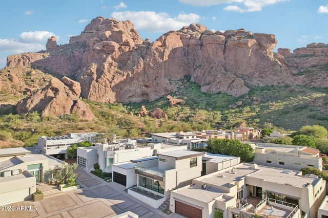 5761 N ECHO CANYON Circle, Phoenix, AZ 85018