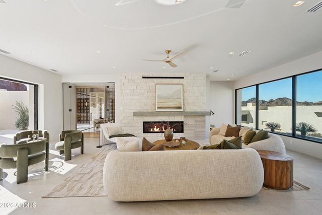 5761 N ECHO CANYON Circle, Phoenix, AZ 85018