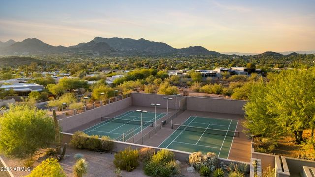5761 N ECHO CANYON Circle, Phoenix, AZ 85018