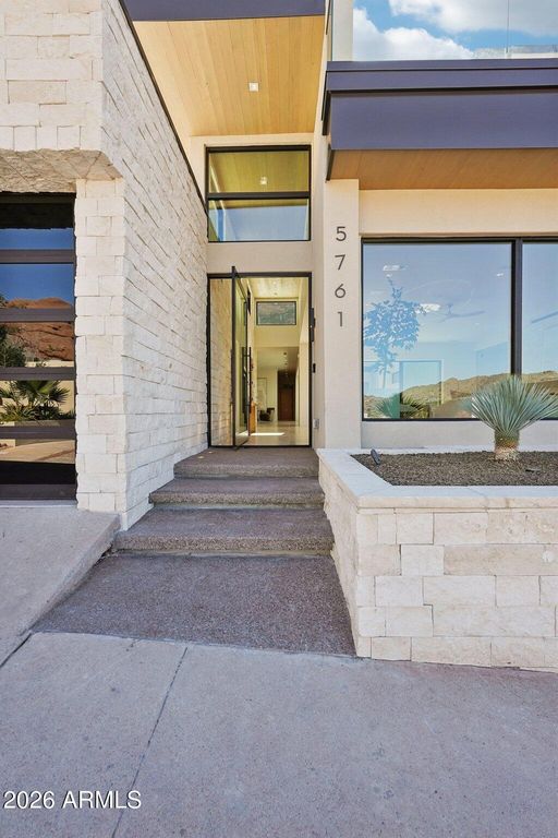 5761 N ECHO CANYON Circle, Phoenix, AZ 85018 — photo 4