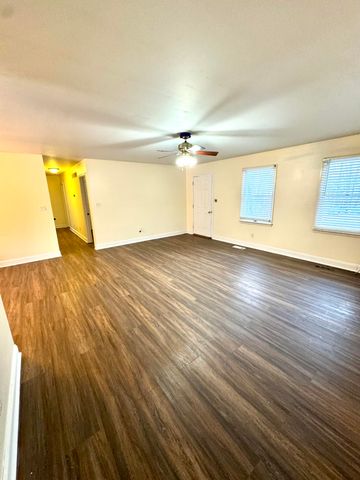 1043 Gregory Lane, Lawrenceburg, KY 40342