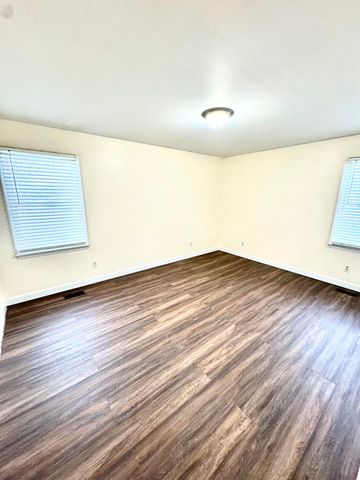 1043 Gregory Lane, Lawrenceburg, KY 40342