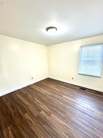 1043 Gregory Lane, Lawrenceburg, KY 40342