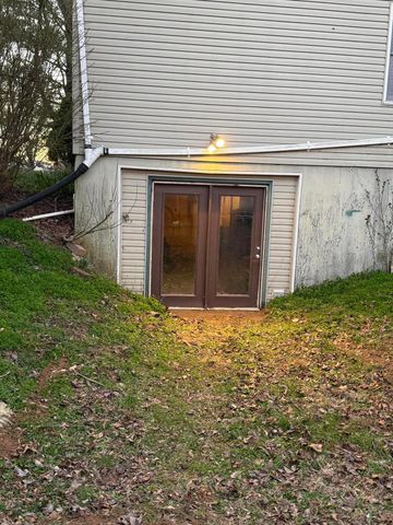 1043 Gregory Lane, Lawrenceburg, KY 40342