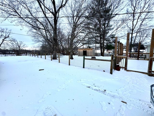 1043 Gregory Lane, Lawrenceburg, KY 40342