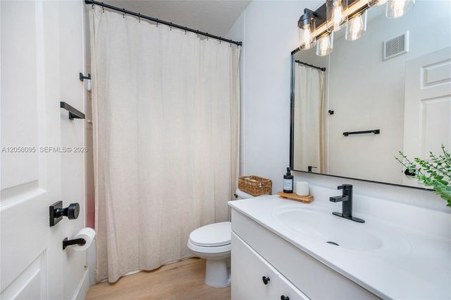 5600 NW 114th Place 209, Doral, FL 33178