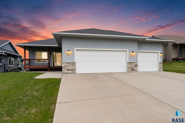 1208 N Broken Bow Ave Avenue, Sioux Falls, SD 57103