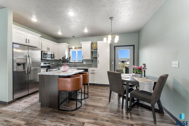 1208 N Broken Bow Ave Avenue, Sioux Falls, SD 57103
