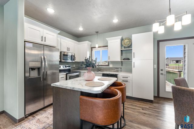 1208 N Broken Bow Ave Avenue, Sioux Falls, SD 57103