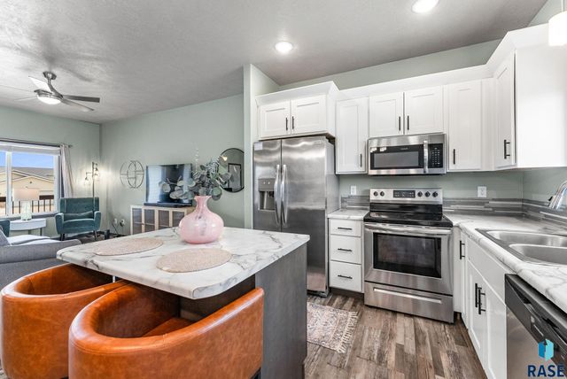 1208 N Broken Bow Ave Avenue, Sioux Falls, SD 57103