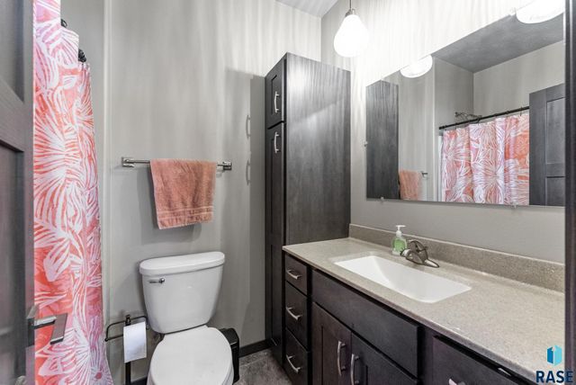 1208 N Broken Bow Ave Avenue, Sioux Falls, SD 57103