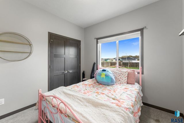 1208 N Broken Bow Ave Avenue, Sioux Falls, SD 57103