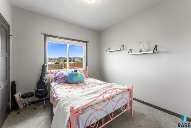 1208 N Broken Bow Ave Avenue, Sioux Falls, SD 57103