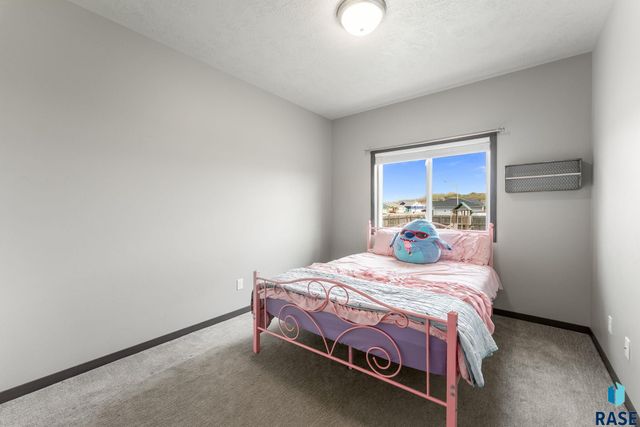 1208 N Broken Bow Ave Avenue, Sioux Falls, SD 57103
