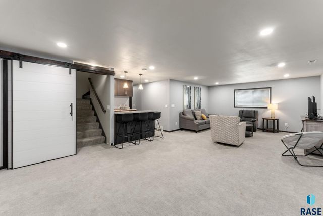 1208 N Broken Bow Ave Avenue, Sioux Falls, SD 57103