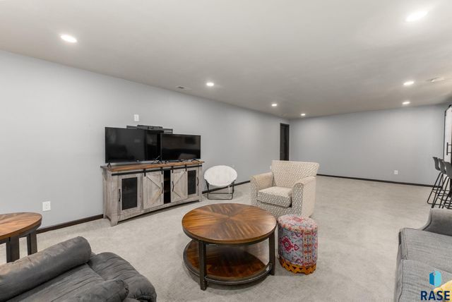 1208 N Broken Bow Ave Avenue, Sioux Falls, SD 57103