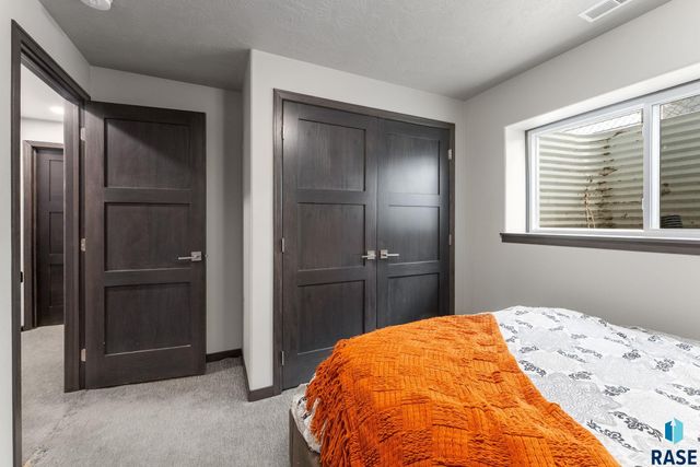1208 N Broken Bow Ave Avenue, Sioux Falls, SD 57103
