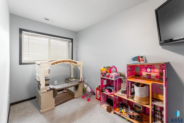 1208 N Broken Bow Ave Avenue, Sioux Falls, SD 57103
