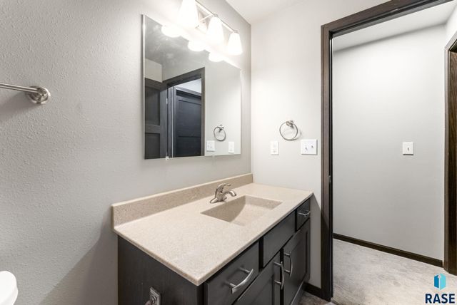 1208 N Broken Bow Ave Avenue, Sioux Falls, SD 57103