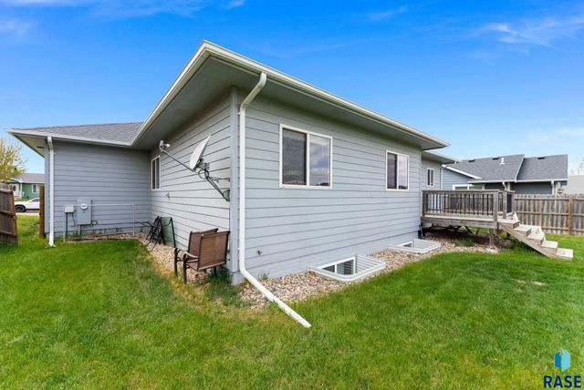 1208 N Broken Bow Ave Avenue, Sioux Falls, SD 57103