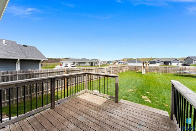 1208 N Broken Bow Ave Avenue, Sioux Falls, SD 57103