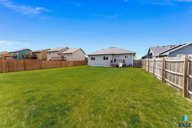 1208 N Broken Bow Ave Avenue, Sioux Falls, SD 57103